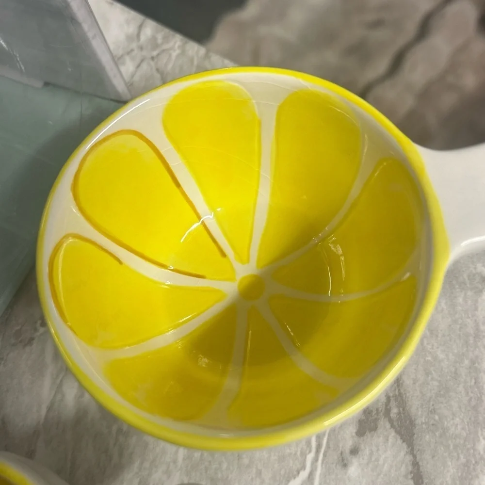 NWT Trina Turk Lemon Pattern Measuring Cups